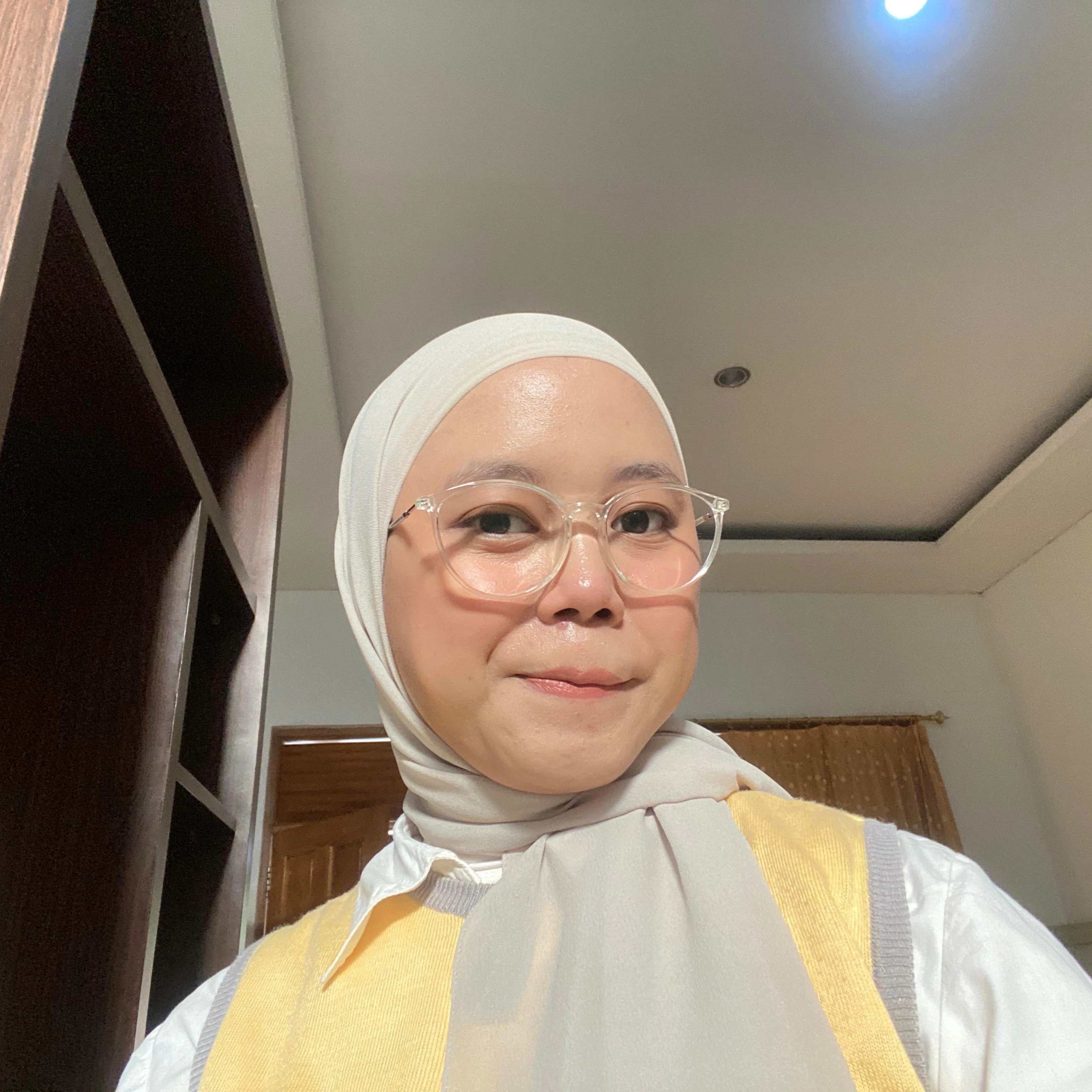 Siluet Admin & Media Sosial